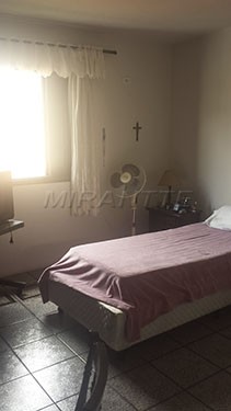 Sobrado de 200m² com 4 quartos em Vila Mazzei
