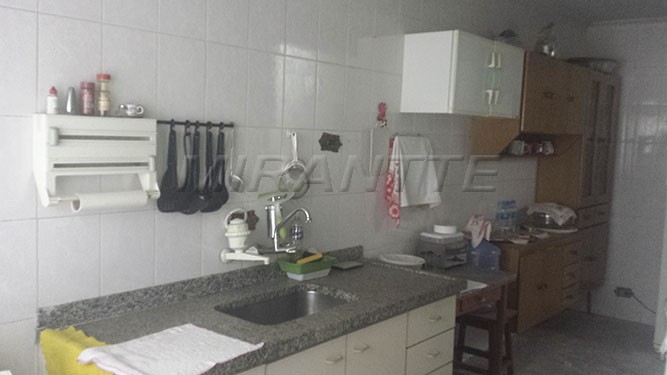 Sobrado de 200m² com 4 quartos em Vila Mazzei
