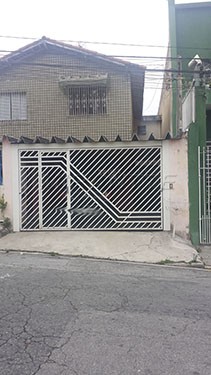Sobrado de 200m² com 4 quartos em Vila Mazzei
