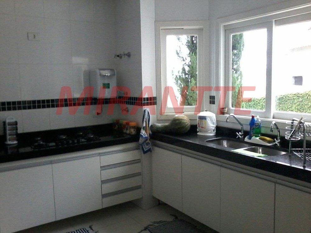 Sobrado de 600m² com 6 quartos em Serra da Cantareira
