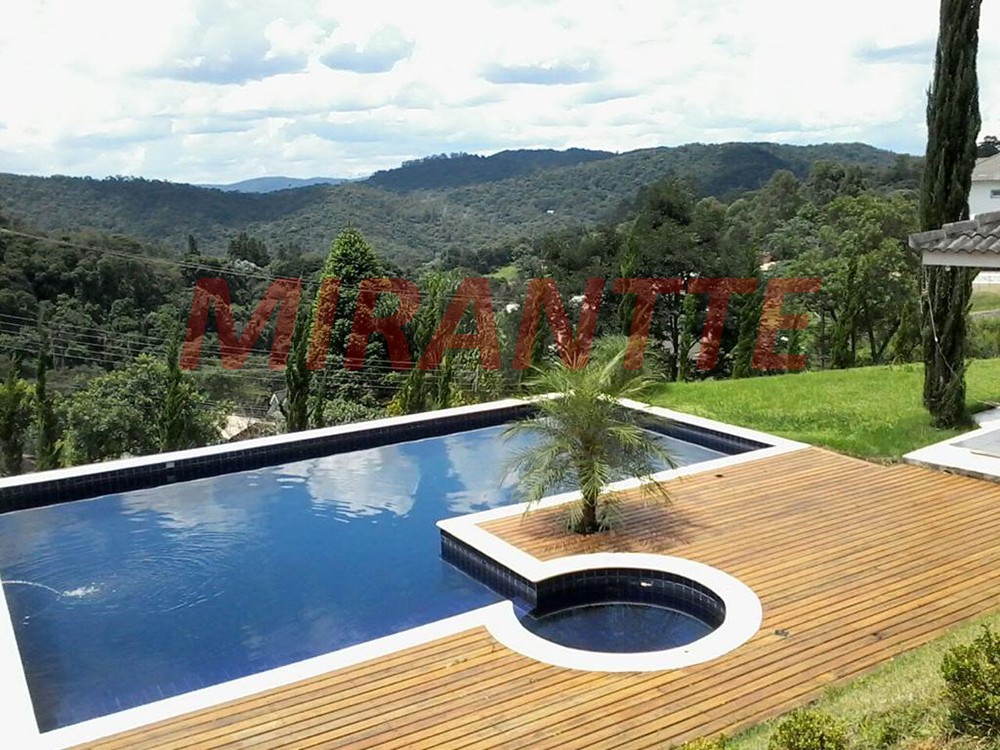 Sobrado de 600m² com 6 quartos em Serra da Cantareira