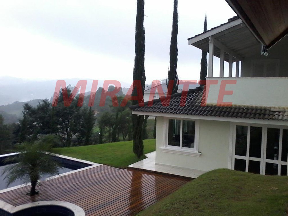 Sobrado de 600m² com 6 quartos em Serra da Cantareira