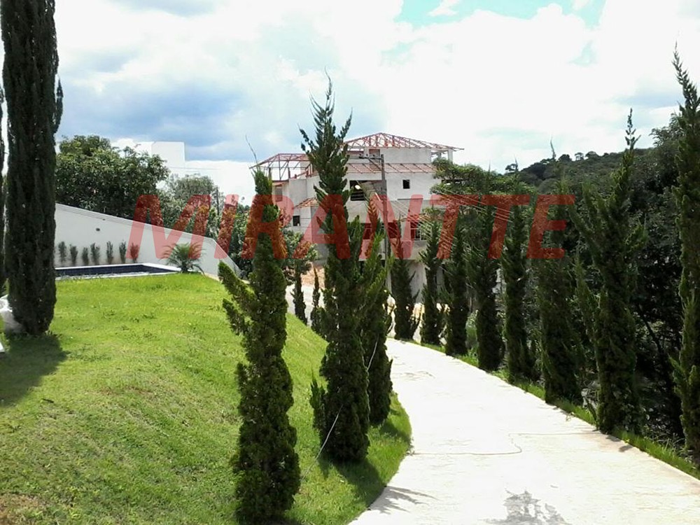 Sobrado de 600m² com 6 quartos em Serra da Cantareira