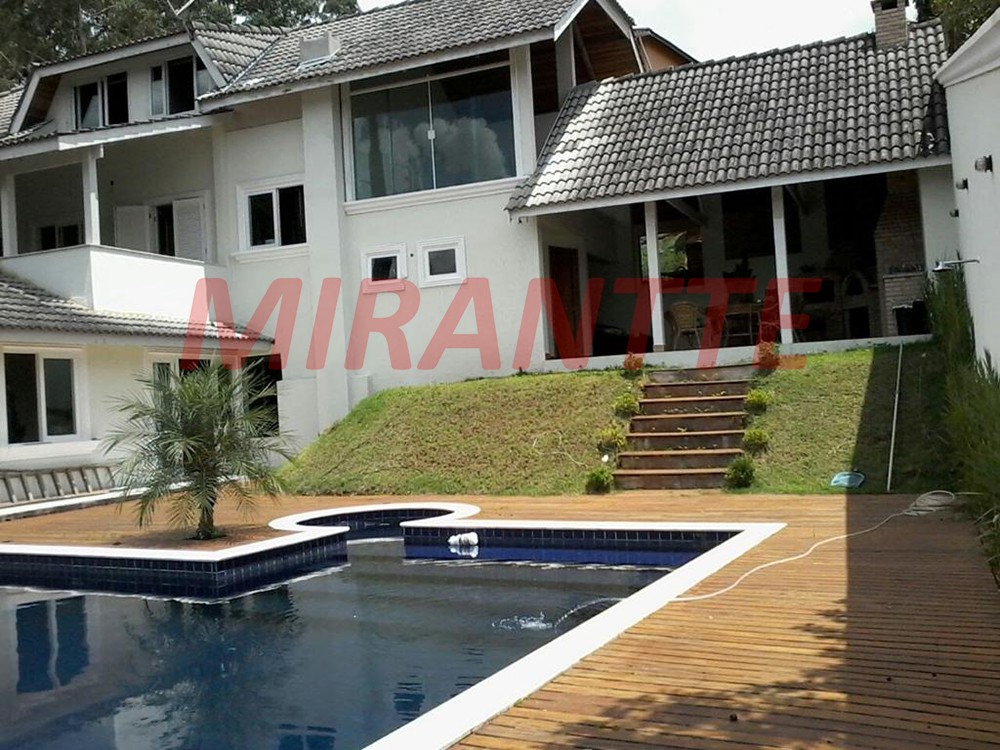 Sobrado de 600m² com 6 quartos em Serra da Cantareira