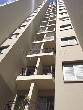 Apartamento de 49m² com 2 quartos em Santa Teresinha