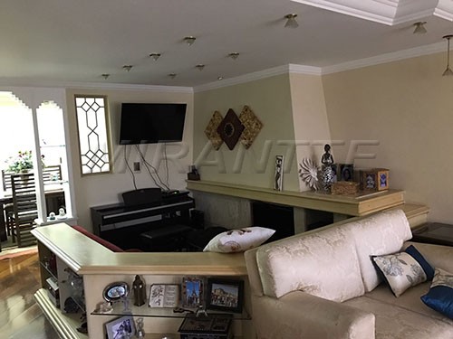 Apartamento de 220m² com 4 quartos em Vila Galvão