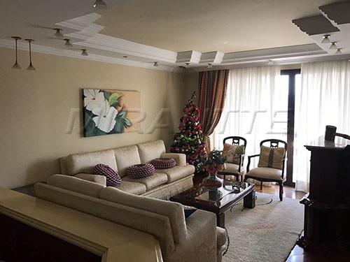 Apartamento de 220m² com 4 quartos em Vila Galvão