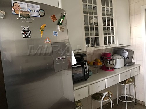 Apartamento de 220m² com 4 quartos em Vila Galvão