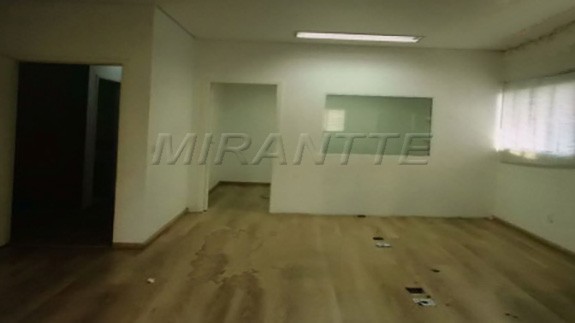 Comercial de 200m² em Parque Peruche