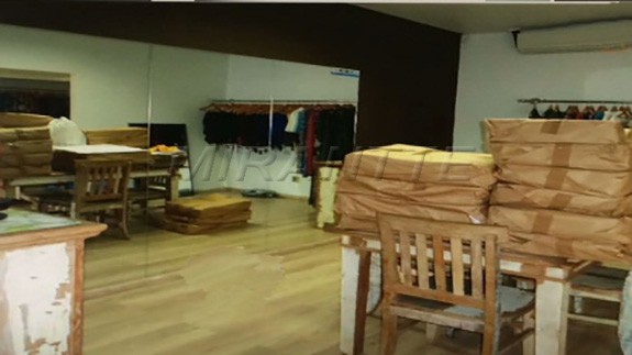 Comercial de 200m² em Parque Peruche