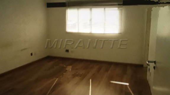 Comercial de 200m² em Parque Peruche