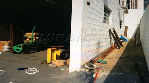 Comercial de 200m² em Parque Peruche