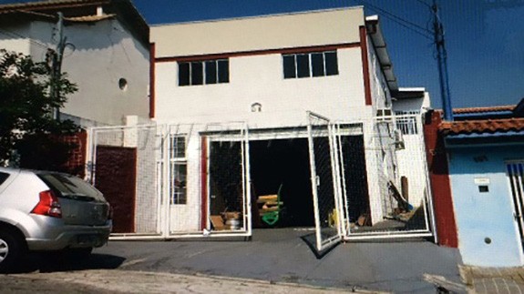Comercial de 200m² em Parque Peruche
