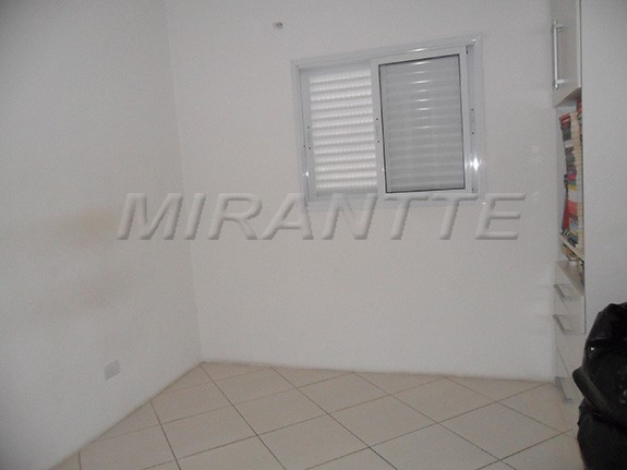 Cond. fechado de 111m² com 3 quartos em Vila Nivi