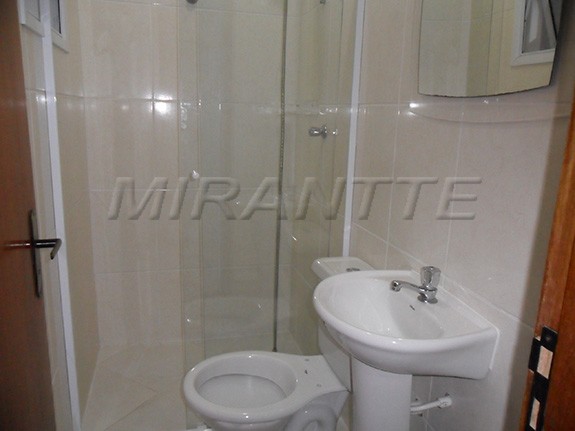 Cond. fechado de 111m² com 3 quartos em Vila Nivi