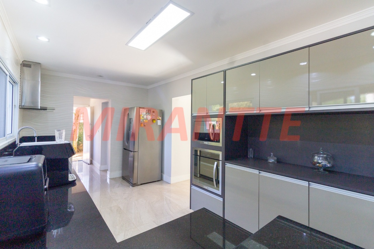 Sobrado de 440m² com 4 quartos em Serra Da Cantareira