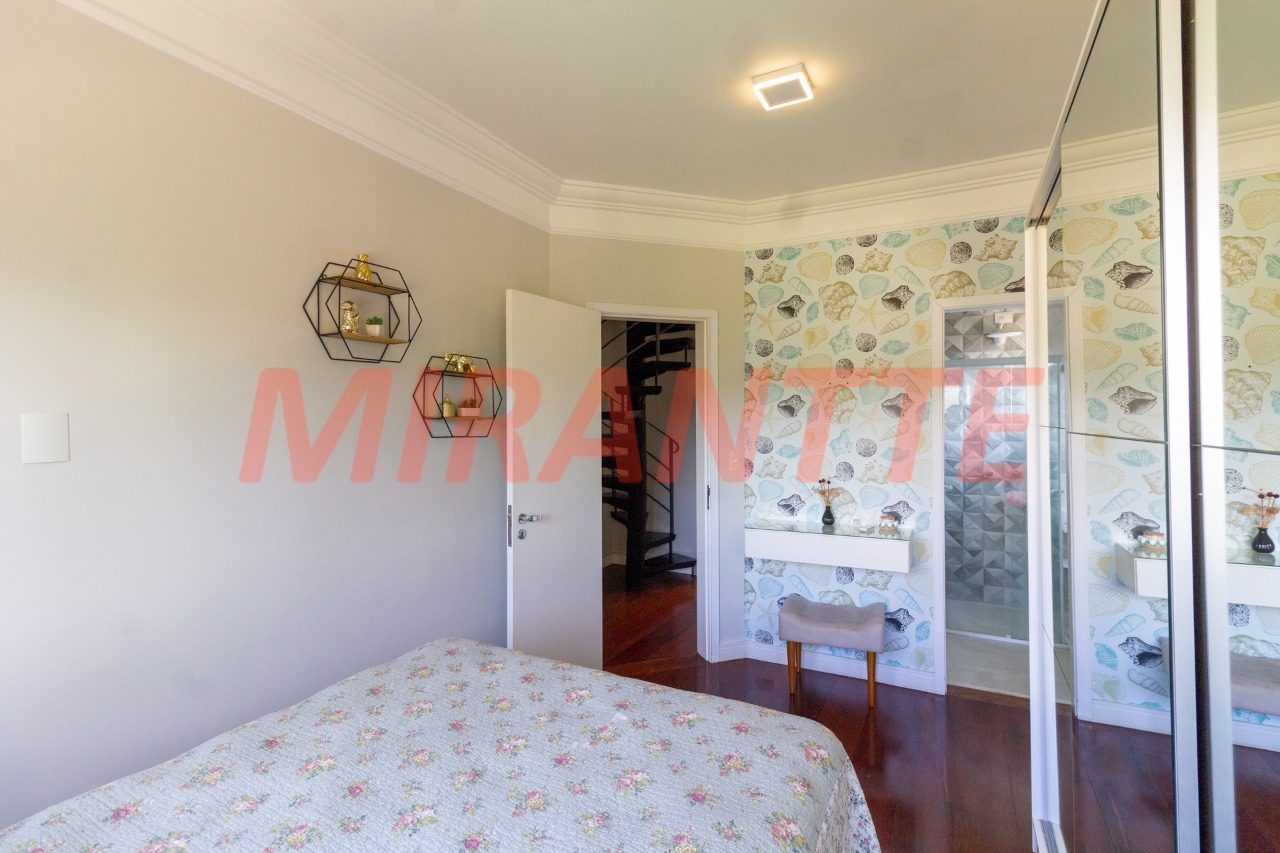 Sobrado de 440m² com 4 quartos em Serra Da Cantareira