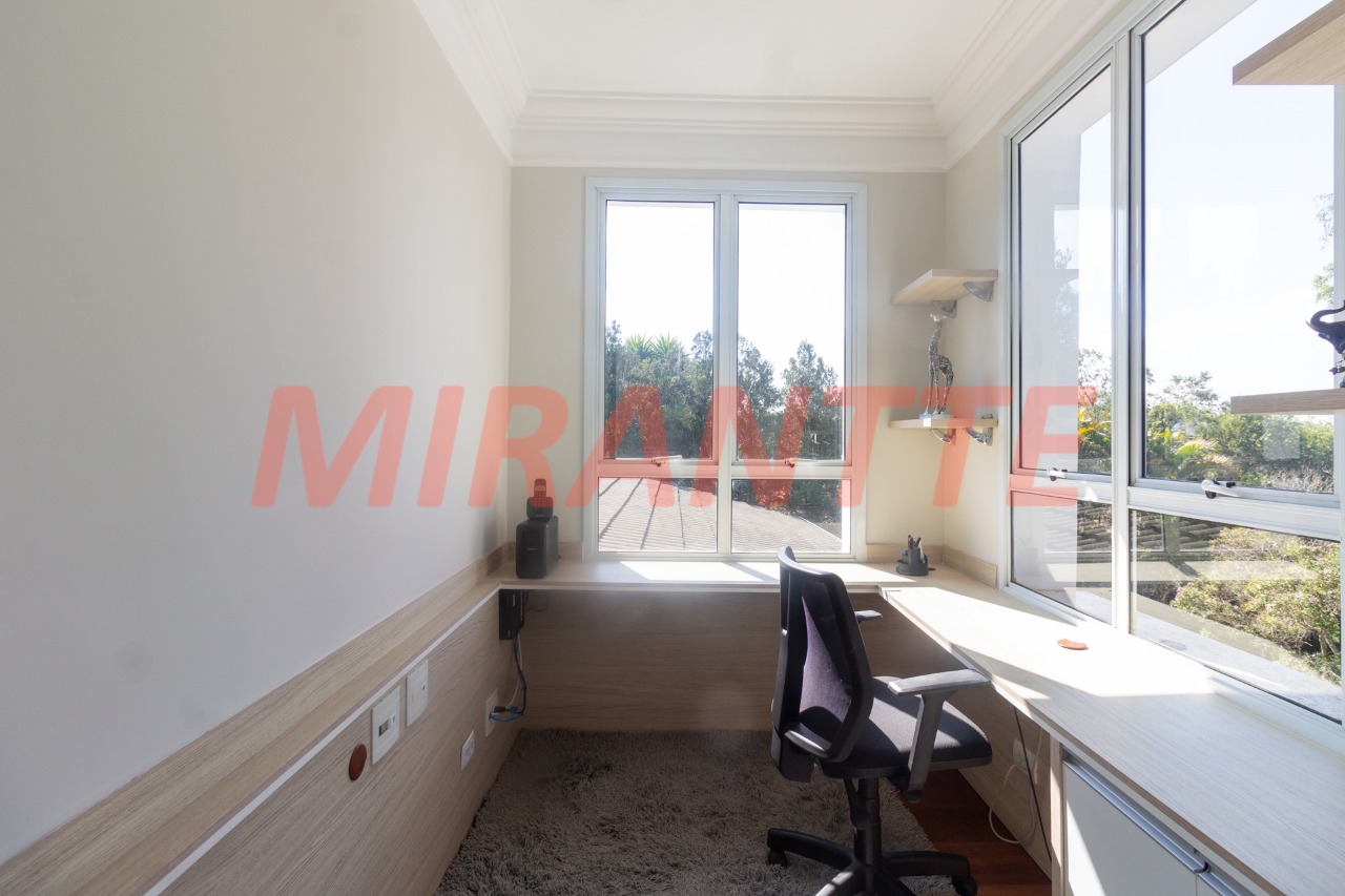 Sobrado de 440m² com 4 quartos em Serra Da Cantareira