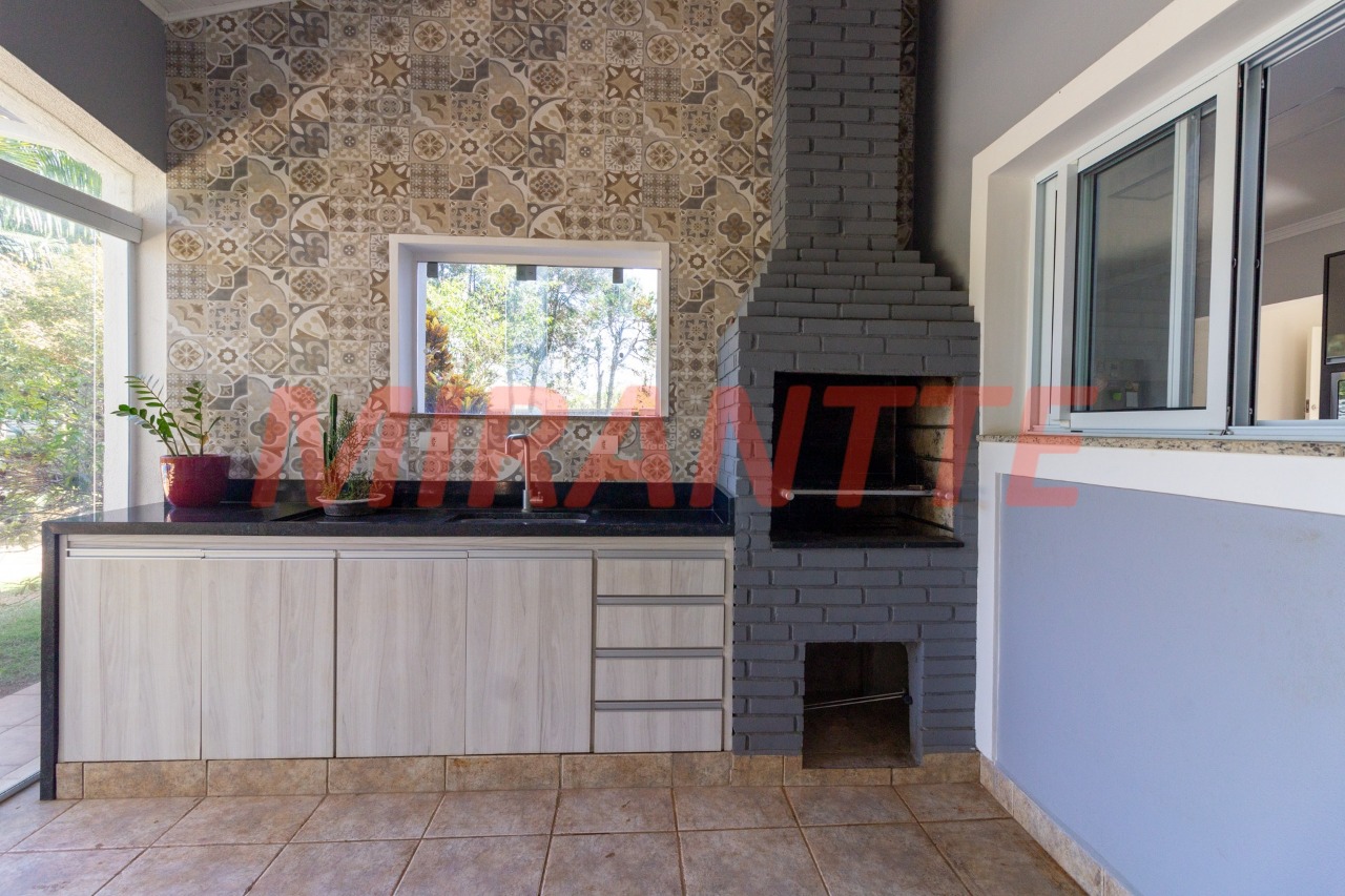 Sobrado de 440m² com 4 quartos em Serra Da Cantareira