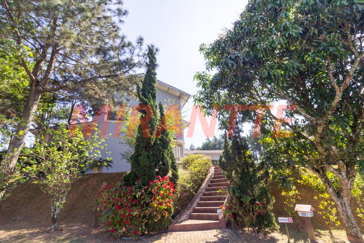 Sobrado de 440m² com 4 quartos em Serra Da Cantareira