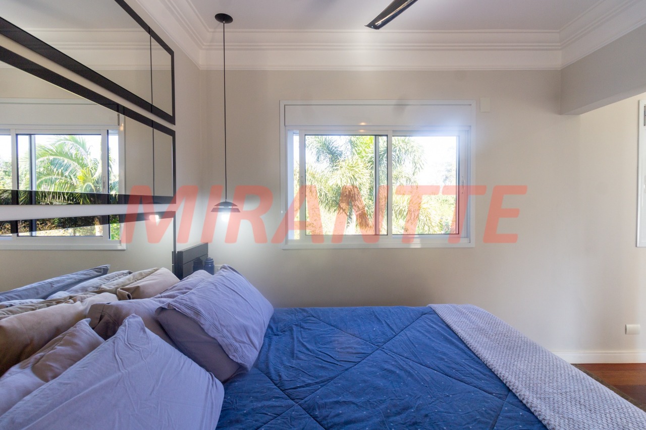 Sobrado de 440m² com 4 quartos em Serra Da Cantareira