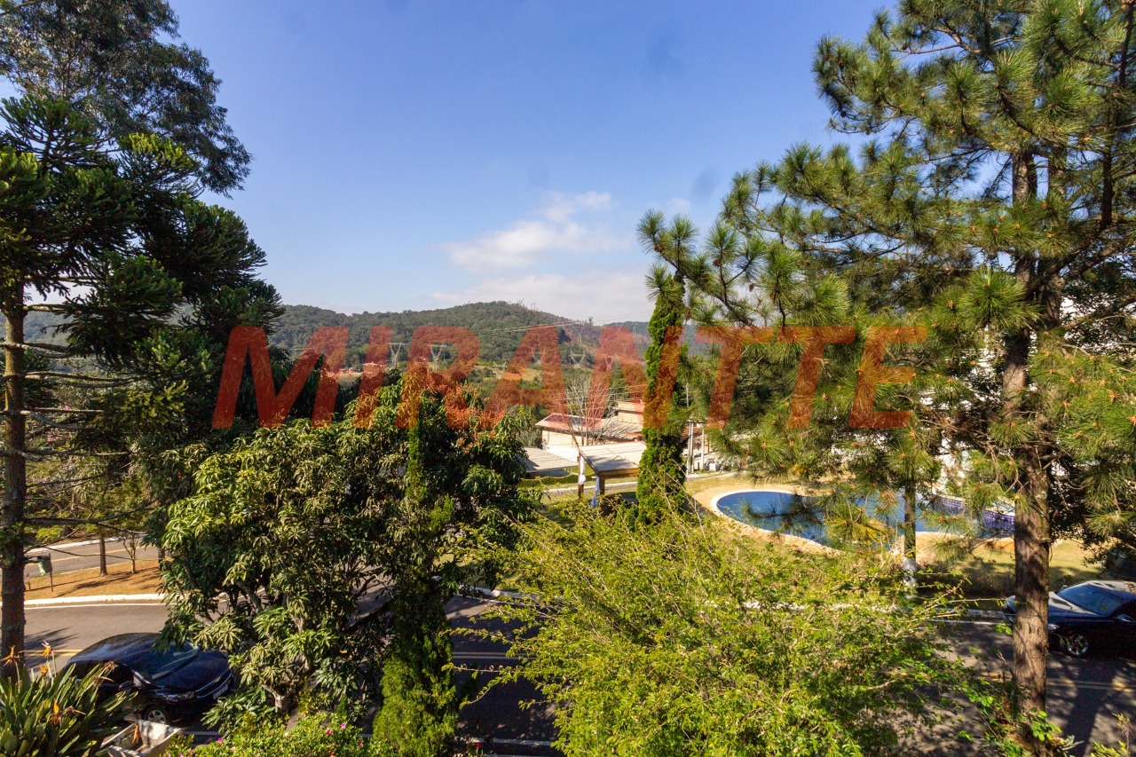 Sobrado de 440m² com 4 quartos em Serra Da Cantareira