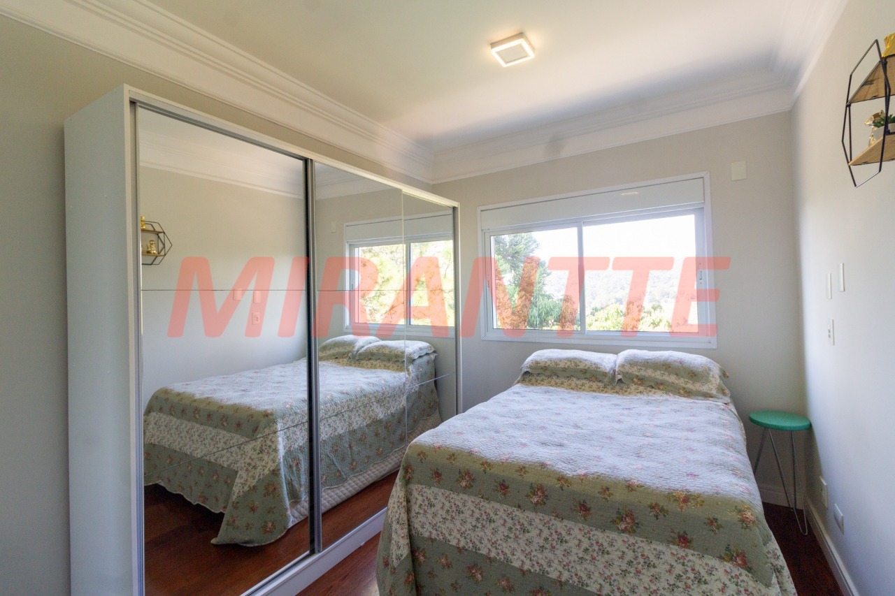 Sobrado de 440m² com 4 quartos em Serra Da Cantareira