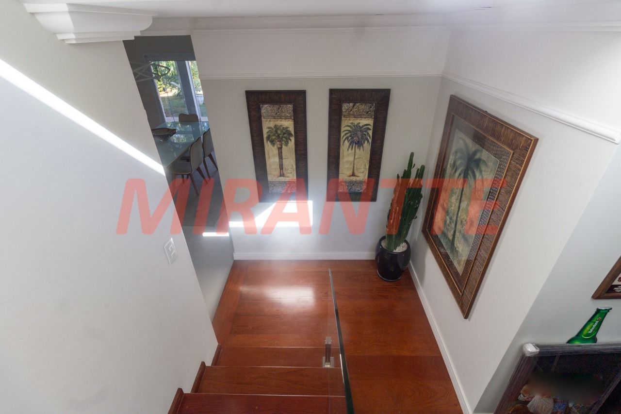 Sobrado de 440m² com 4 quartos em Serra Da Cantareira