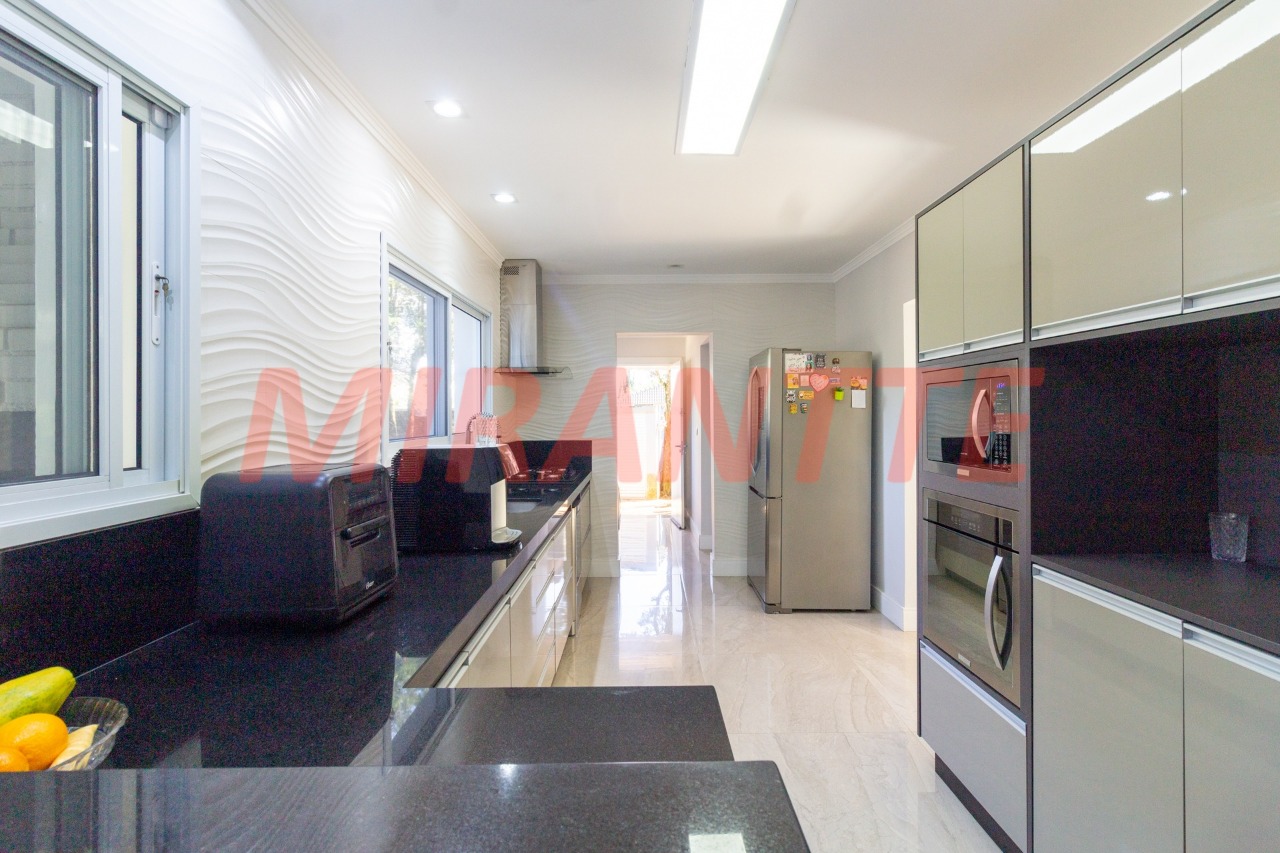 Sobrado de 440m² com 4 quartos em Serra Da Cantareira