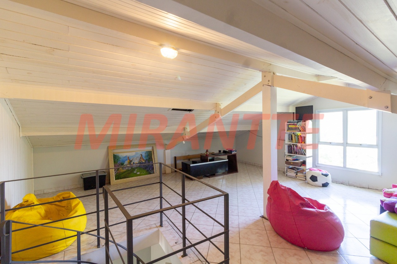 Sobrado de 440m² com 4 quartos em Serra Da Cantareira