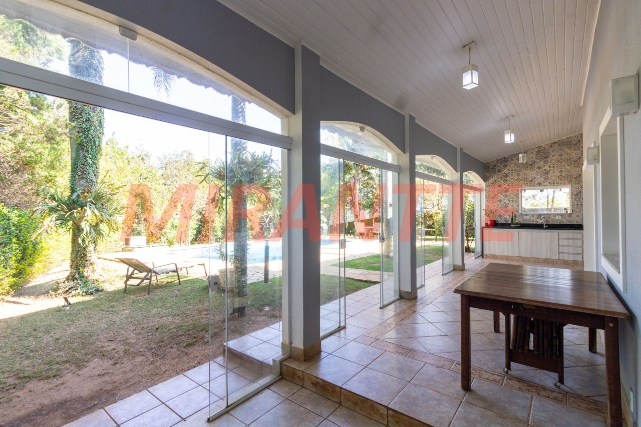 Sobrado de 440m² com 4 quartos em Serra Da Cantareira