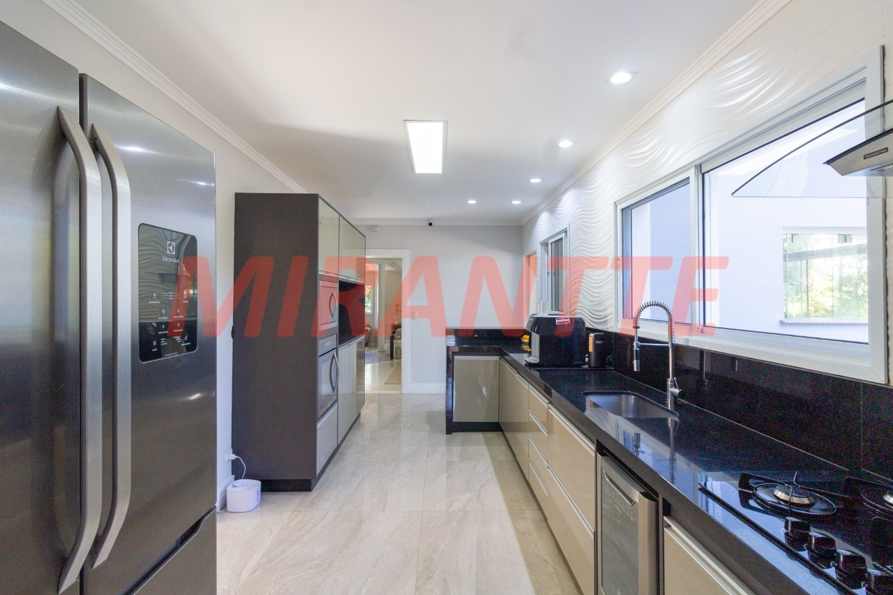 Sobrado de 440m² com 4 quartos em Serra Da Cantareira