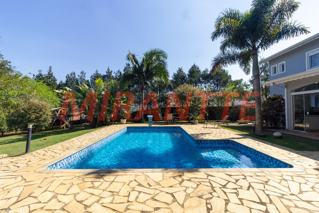 Sobrado de 440m² com 4 quartos em Serra Da Cantareira