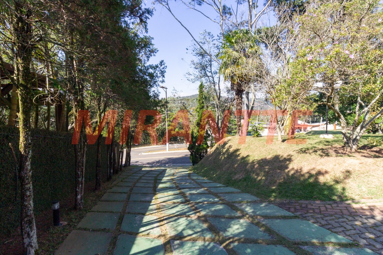 Sobrado de 440m² com 4 quartos em Serra Da Cantareira