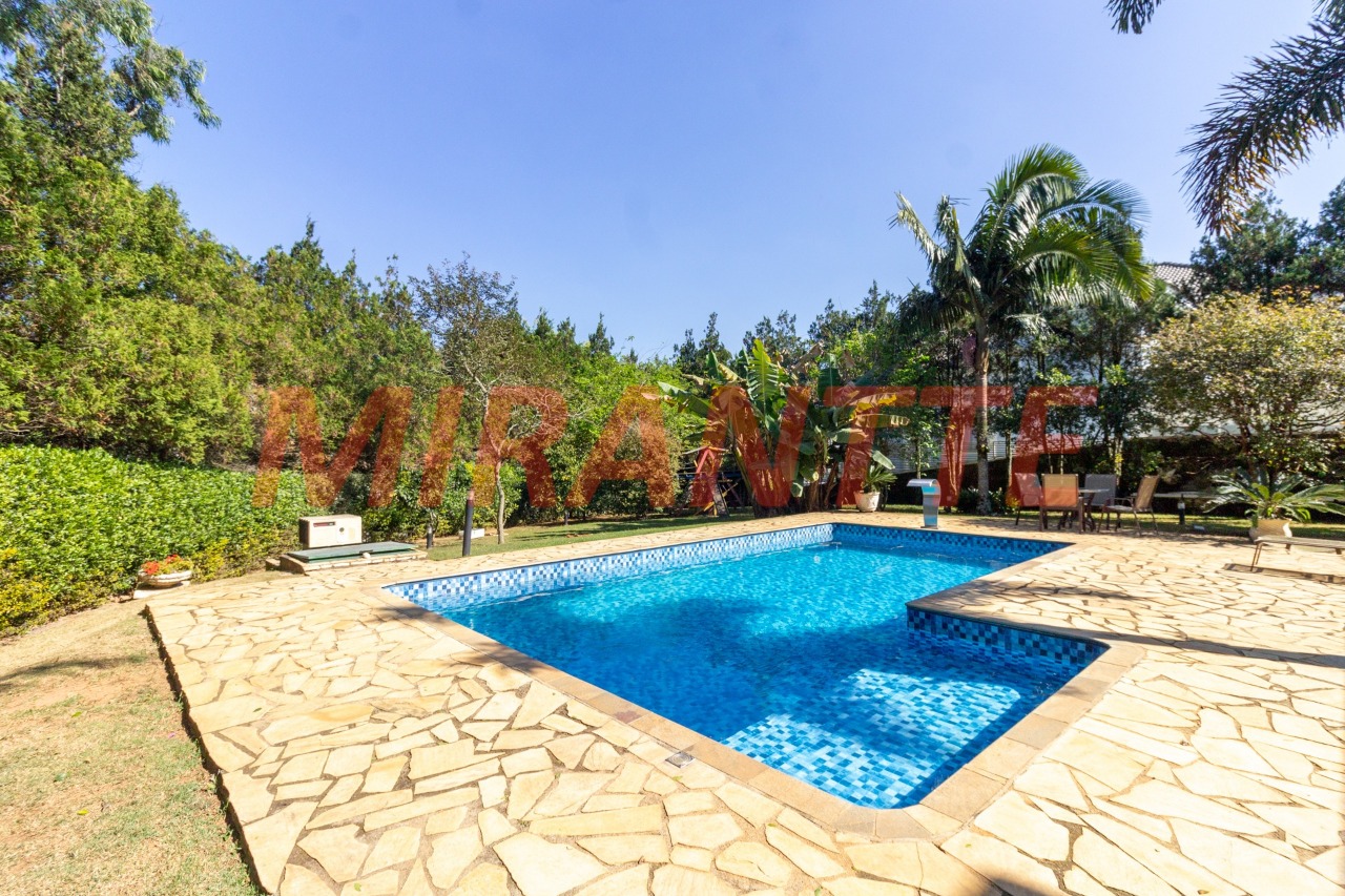Sobrado de 440m² com 4 quartos em Serra Da Cantareira