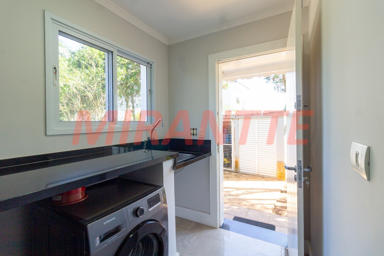 Sobrado de 440m² com 4 quartos em Serra Da Cantareira