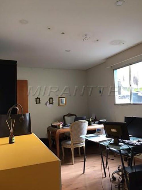 Comercial de 350m² em Liberdade