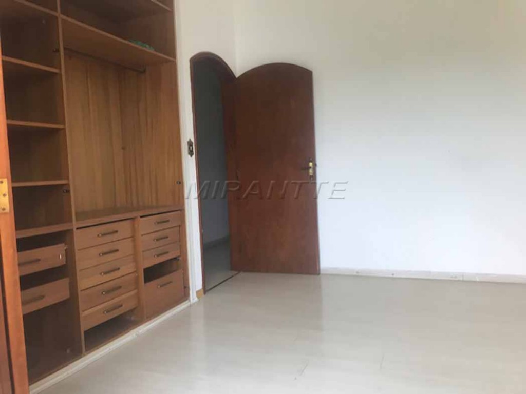 Casa terrea de 258m² com 3 quartos em Horto Florestal