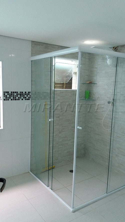 Sobrado de 170m² com 4 quartos em Vila Mazzei