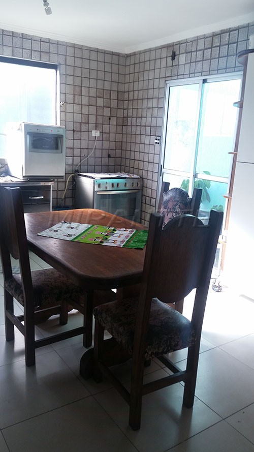 Sobrado de 170m² com 4 quartos em Vila Mazzei