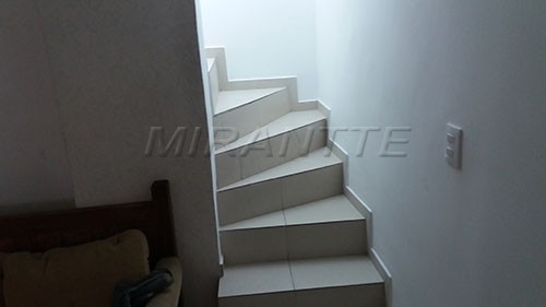 Sobrado de 170m² com 4 quartos em Vila Mazzei