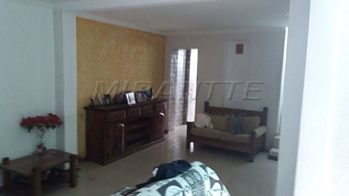 Sobrado de 170m² com 4 quartos em Vila Mazzei