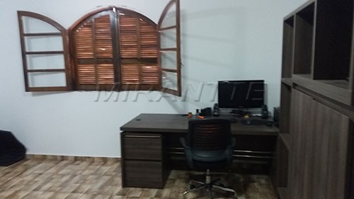 Sobrado de 170m² com 4 quartos em Vila Mazzei