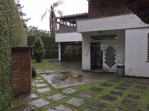 Sobrado de 320m² com 4 quartos em Vila Irmaos Arnoni