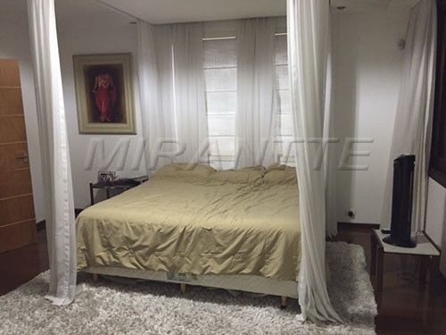 Sobrado de 320m² com 4 quartos em Vila Irmaos Arnoni