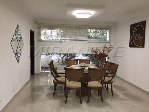 Sobrado de 320m² com 4 quartos em Vila Irmaos Arnoni