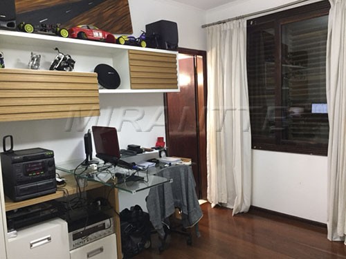 Sobrado de 320m² com 4 quartos em Vila Irmaos Arnoni