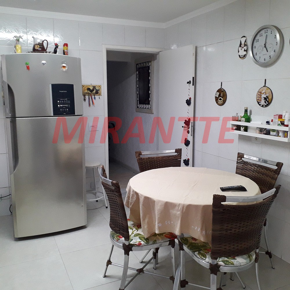 Sobrado de 210m² com 3 quartos em Santana