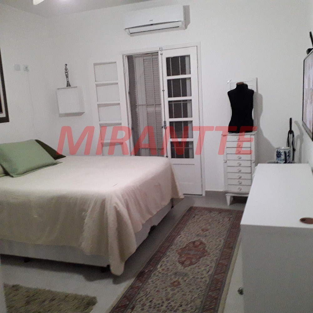 Sobrado de 210m² com 3 quartos em Santana