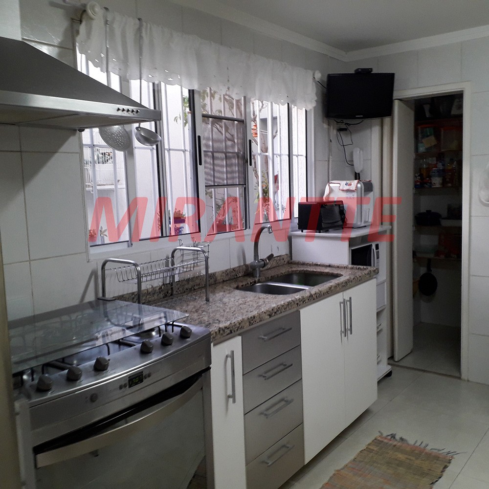Sobrado de 210m² com 3 quartos em Santana